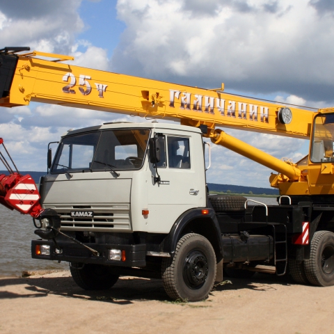 Автокран 25 тонн – самый востребованный кран