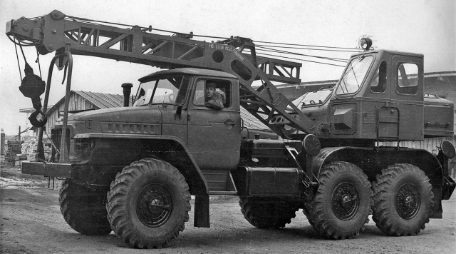 История отечественных автокранов